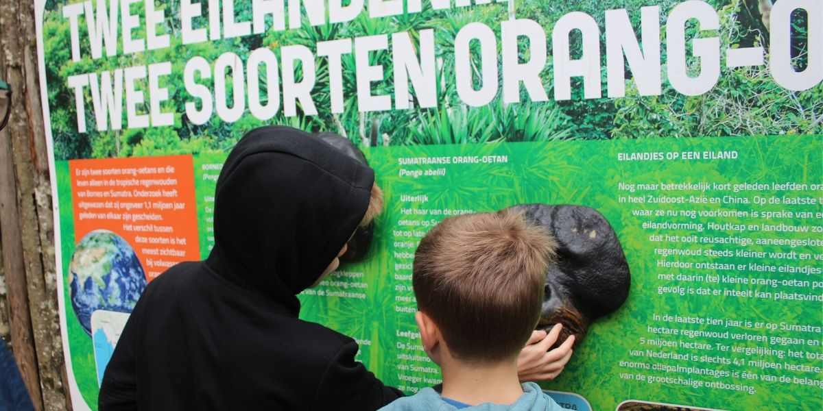 Zoo sign